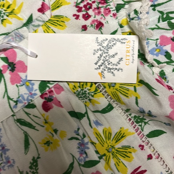 Floral puffish sleeve shirt from citrus NWT - Picture 3 of 4